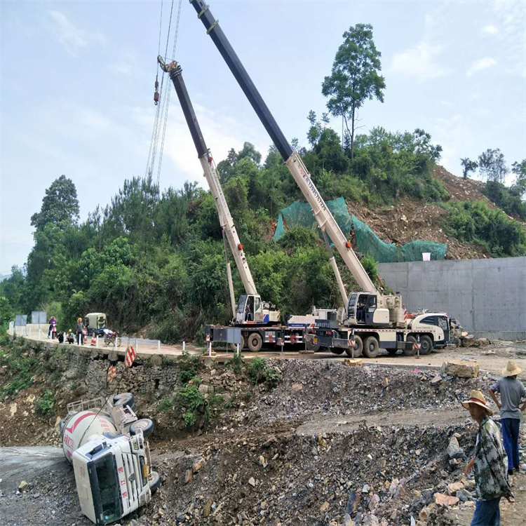 昌邑汽车掉沟里叫吊车救援要多少钱